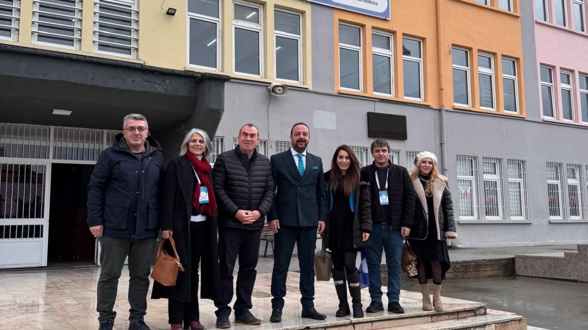 Okulumuzda Özel Eğitim Güzel Gelecek Erasmus Projesi Yaygınlaştırma Faaliyetleri  Proje Tanıtımı Yapıldı.