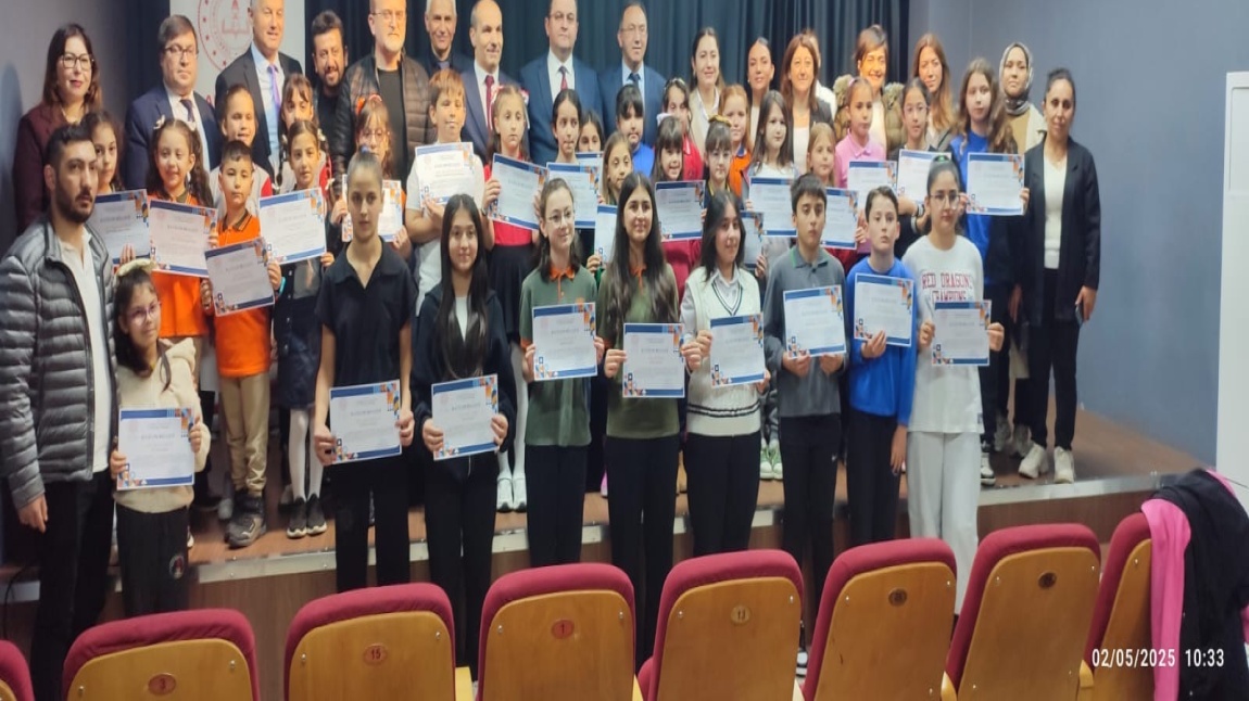 23 Nisan Ulusal Egemenlik ve Çocuk Bayramında Yapılan Kompozisyon ve Resim Yarışmalarında Dereceye Giren Öğrencilerimize Ödüller Verildi.